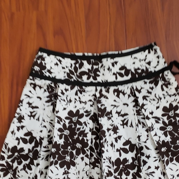 Skirt - Picture 2 of 3